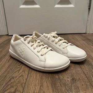NWOT Vivobarefoot Geo Court II Size 38